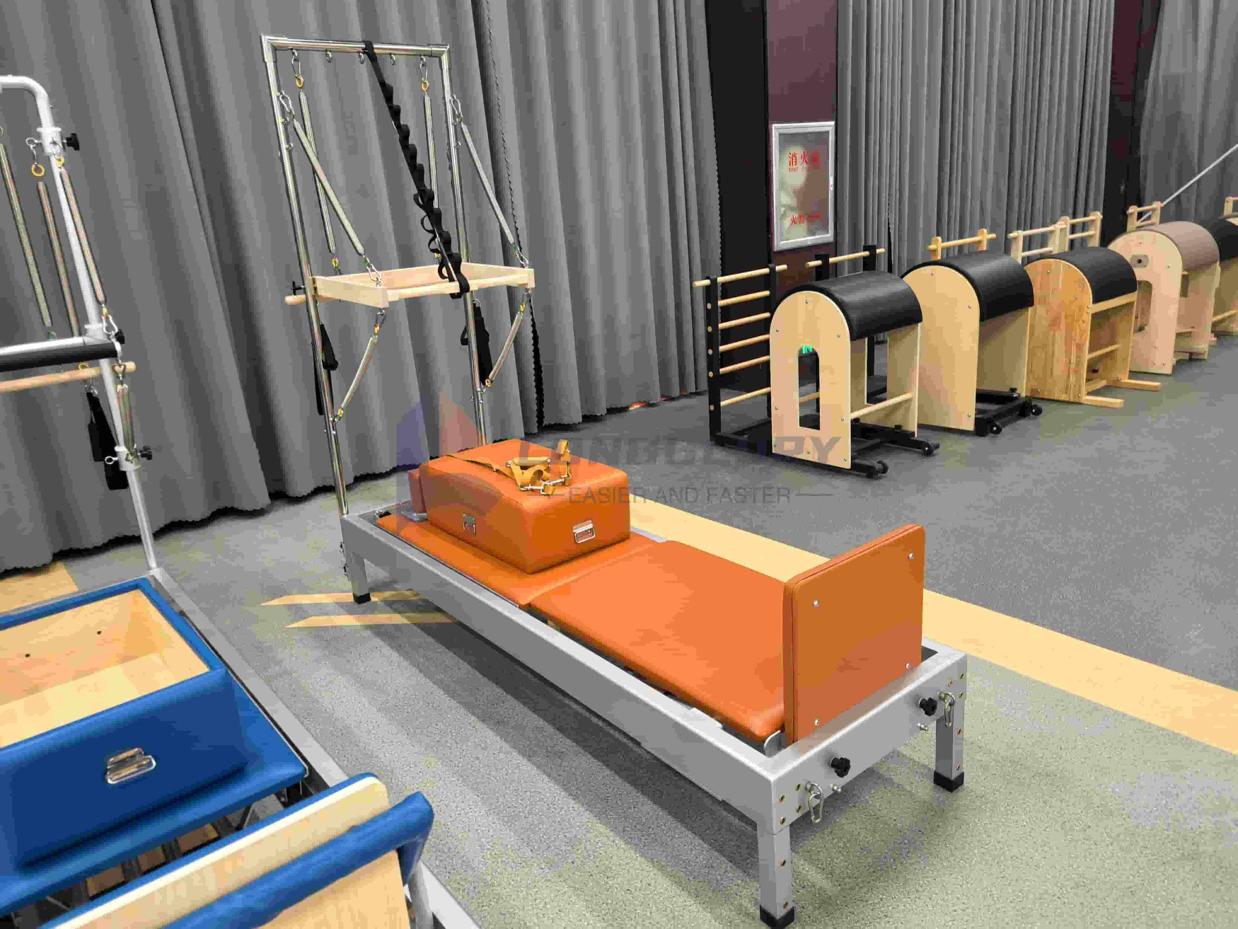 Aluminiozko Pilates Reformer dorrearekin