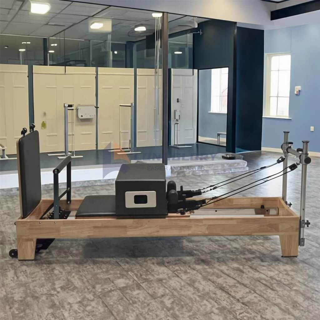 Aluminioa Oak Pilates Reformer igotzen da